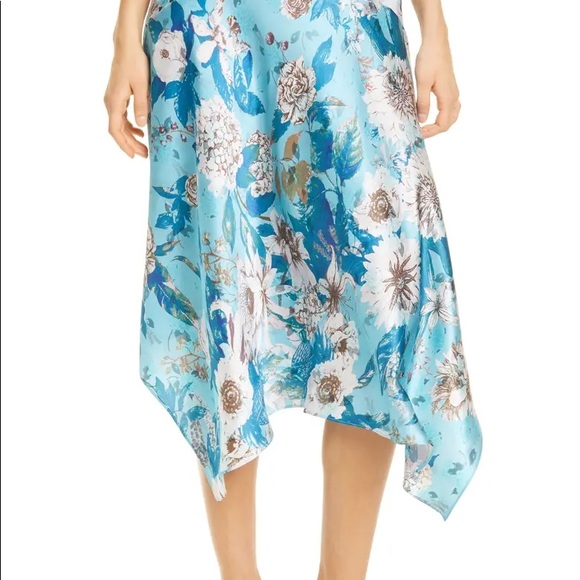 Diane Von Furstenberg 100% silk handkerchief skirt